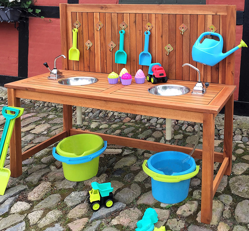 Outdoor Kitchen with 2 sinks and 2 pumps